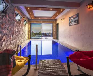 Yüzmeyi Özleyenler için Kapalı Havuzlu Villalar