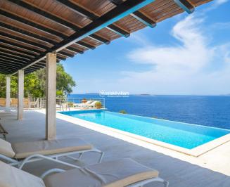 Deniz Manzaralı Villa