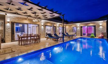 Villa Demet, kapalı havuzlu, hamamlı, saunalı lüks kiralık villa 