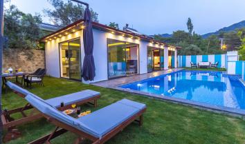 Villa Zeplin, Kalkanda iç havuzu ısıtmalı lüks kiralık balayı villası 