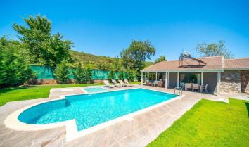 Villa Vital, Fethiye Kayaköy'de muhafazakar jakuzili kiralık tatil villasıdır.