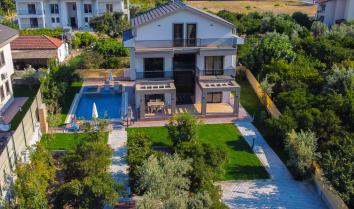 Villa Tulipa 2, Fethiye merkez de 8 kişilik havuzlu villa.