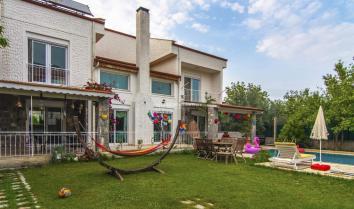 Melek Evi, Fethiye'de merkezi konumlu havuzlu bahçeli kiralık villa 