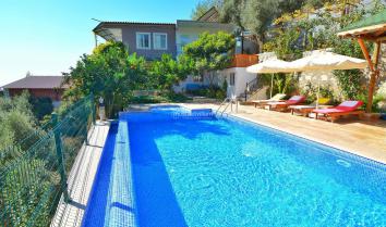 Villa Alissa, Kalkanda Kiralık Muhafazakar Havuzlu Villa