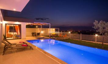 Villa Nar Çiçeği, Kalkan Patara bölgesinde ısıtmalı kapalı iç havuzlu Jakuzili muhafazakar balayı villası 