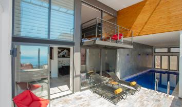 Kalkan da deniz manzaralı havuz ısıtmalı jakuzili kiralık villa.