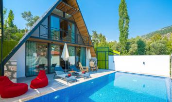 Kalkan da muhafazakar jakuzili kiralık balayı villası.