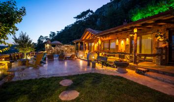 Villa Limon Kuyucak Akyaka da konumlu 2 yatak odalı 4 kişi kapasiteli özel havuzlu muhafazakar kiralık tatil villası.