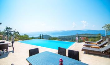 Villa Sascha, Akyaka da havuzlu deniz manzaralı 6 kişilik kiralık villa.