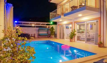 Villa Balım Duo, deniz manzaralı özel havuzlu kiralık tatil villası.