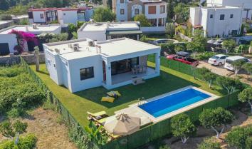 Villa Wilma 3 yatak odalı denize yürüme mesafesinde özel havuzlu kiralık tatil villasıdır.