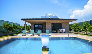 Villa Ayla, Fethiye de havuzlu denize yakın muhafazakar 6 kişilik villa.