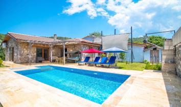 Fethiye Kayaköy de havuzlu muhafazakar 5 kişilik kiralık villa.