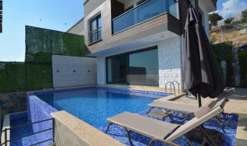 Villa Çağ 4 Kişi kapasiteli özel havuzlu jakuzili kiralık tatil villasıdır.