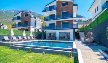 Villa Can Duo Fethiye Ovacık mevkiinde konumlu 8 kişi konaklama kapasitesine sahip kapalı ısıtmalı havuz, jakuzi, sauna ve hamam gibi özellikleri bulunan kiralık lüks tatil villası dır.
