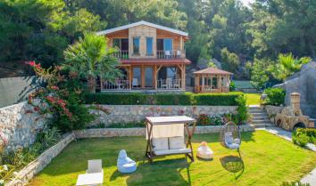 Villa Eltepe, Fethiye de geniş bahçeli kaydıraklı kiralık villa 