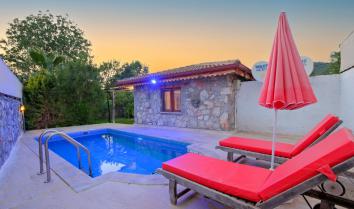 Fethiye Kayaköy de havuzlu muhafazakar kiralık balayı villası
