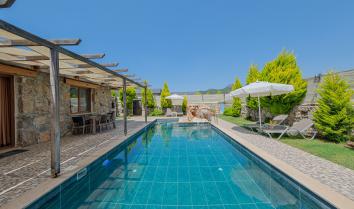 Villa Gizemli 2 yatak odalı 5 kişi kapasiteli özel havuzlu muhafazakar kiralık tatil villası.