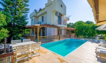 Villa Şehzade, Fethiye de 8 kişilik havuzlu kiralık villa.