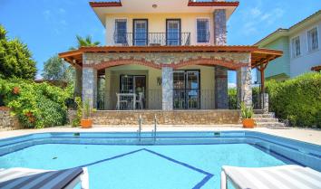 Villa Sun Flower Fethiye de denize yakın merkezi konumda kiralık tatil villasıdır.