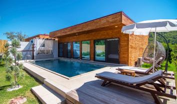 Villa Meşkim, 4 kişi kapasiteli özel havuzlu kısmi korunaklı kiralık villa.