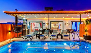 “Villa Zirvem – Kalkan Çavdır’da Korunaklı Lüks Villa”