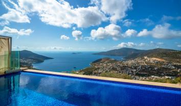 Villa Arma, Kalkanda deniz manzaralı lüks kiralık balayı villası.