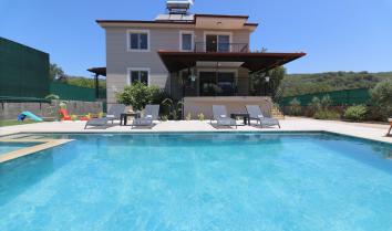 Villa Bighouse - Fethiye,Kayaköy'de havuzu korunaklı 8 kişilik kiralık muhafazakar tatil villası.
