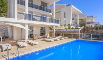 Villa Blue Harmony, Kızıltaş'ta buluanan havuzlu lüks villa 