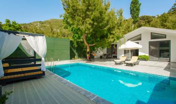 Kalkan İslamlar'da Kiralık Balayı Jakuzili Lüks Kiralık Villa Derin 