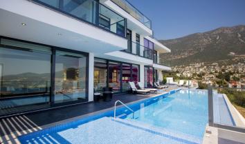 Villa Elite, Kalkan Ortaalan mevkiinde konumlu 5 yatak odalı 10 kişi kapasiteli özel ve lüks bir tatil villasıdır.