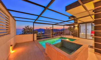 Villa Gusto 2, Kalkan da havuz ısıtmalı kiralık balayı villası..