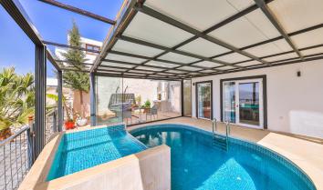 Villa Gusto 6, Kalkanda havuz ısıtmalı jakuzili deniz manzaralı kiralık balayı villası.