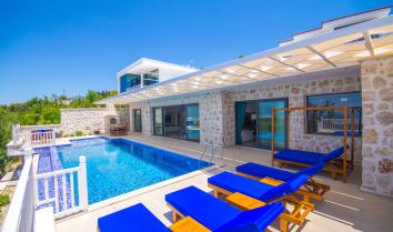 Kalkan Villa Karmen | Korunaklı Havuzlu 6 Kişilik Villa