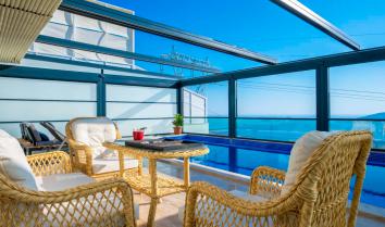 Villa Lakaya 3 yatak odalı 6 kişi kapasiteli kapalı havuzu bulunan jakuzili saunası bulunan muhafazakar kiralık tatil villası.