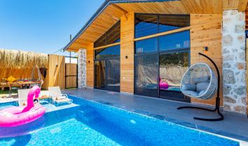 Villa Lofts, Kalkan Sarıbelen de 2 kişilik kiralık balayı villası.