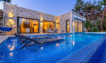 Kalkan'da Kiralık Havuzu Isıtmalı Villa Narin 1 