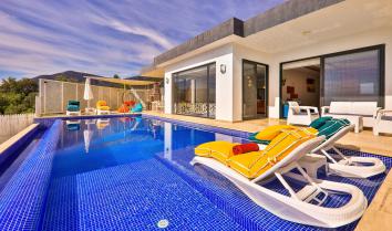 Villa Nur, Modern ve Şık dizaynlı Jakuzili Villa