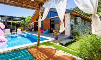 Villa Softs, Kalkan Sarıbelen de muhafazakar kiralık balayı villası.