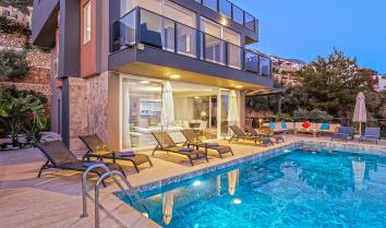 Villa Waratah 5 yatak odalı 10 kişi kapasiteli deniz manzaralı jakuzili yetişkin spor ve aktive alanı bulunan özel havuzlu kiralık tatil villası.