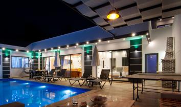 Villa Anemon 4, Kalkan Akbel'de Havuzu Korunaklı ve Havuz Isıtmalı Kiralık Villa