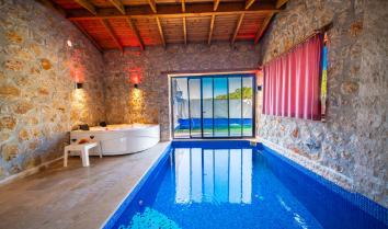 Villa Anemon 3, Kalkan Akbel'de Havuzu Korunaklı ve Havuz Isıtmalı Kiralık Villa