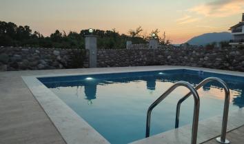 Villa Sığla Home doğa manzaralı 3 yatak odalı 6 kişi konaklama kapasiteli özel havuzlu kiralık tatil villası.