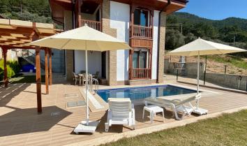 Gökova da 6 kişilik havuzlu deniz manzaralı kiralık villa.