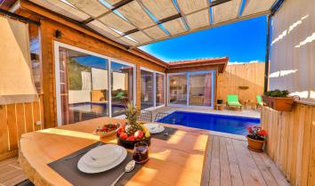 Kalkan Patara da havuzlu jakuzili kiralık balayı villası.