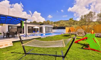 Villa Garden, Kalkan da ısıtmalı havuzlu, saunalı, jakuzili kiralık villa.