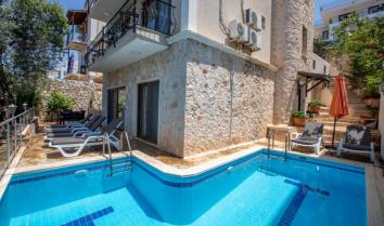 Villa Happy Kalkanda havuzlu kiralık villa.