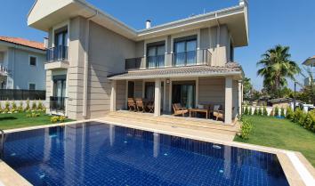 Dalyan da 6 kişilik havuzlu kiralık villa.