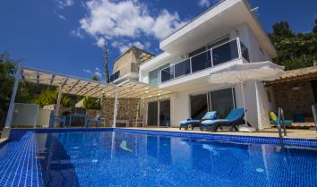 Kalkanda jakuzili ısıtmalı havuzlu muhafazakar kiralık balayı villası.