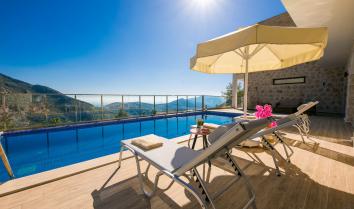 Kalkan İslamlar da jakuzili kapalı ısıtmalı havuzlu 8 kişilik muhafazakar villa.